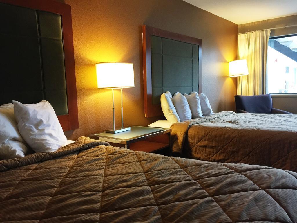 Chestnut Tree Mall 205 Motel