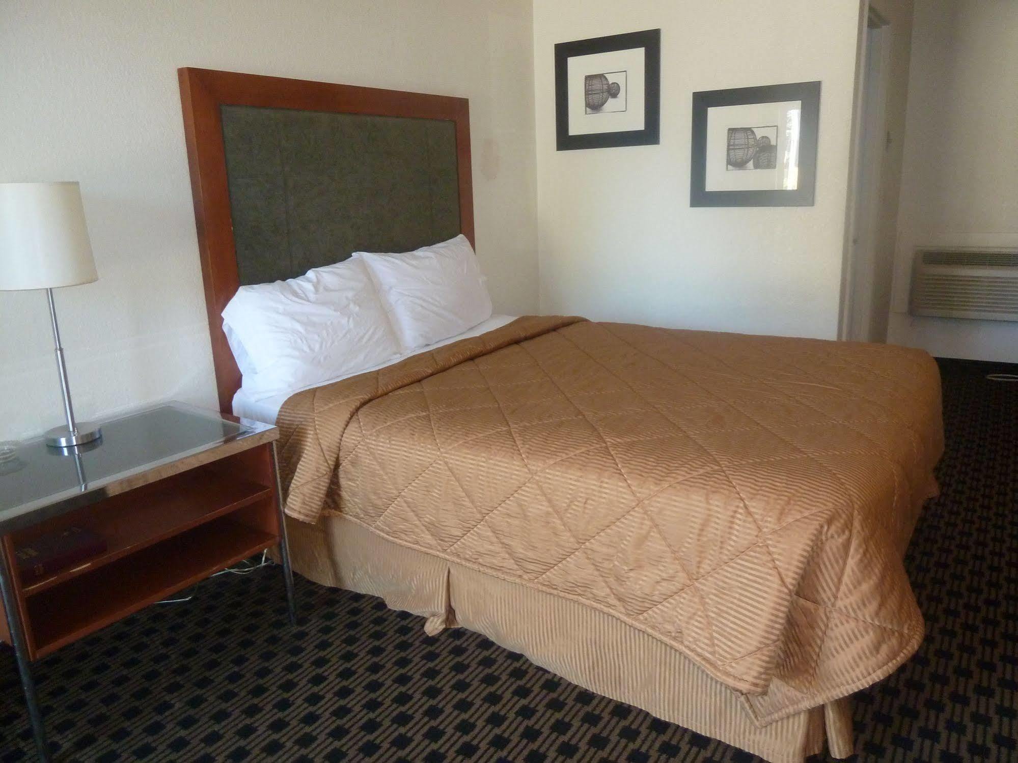 Chestnut Tree Mall 205 Motel Portland